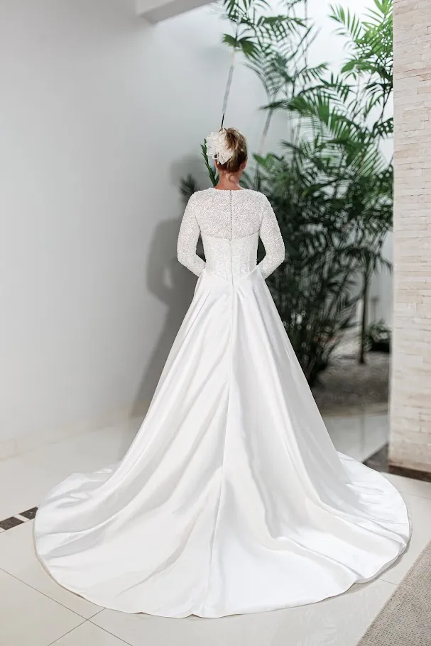 Vestido Amarílis de costas — renda bordada