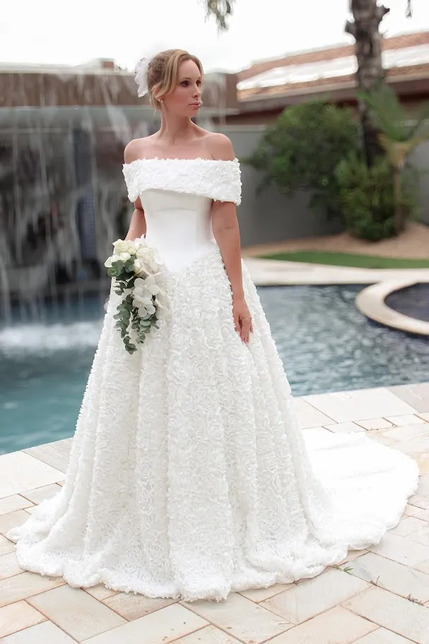 Vestido Magnólia — aplicações florais na saia
