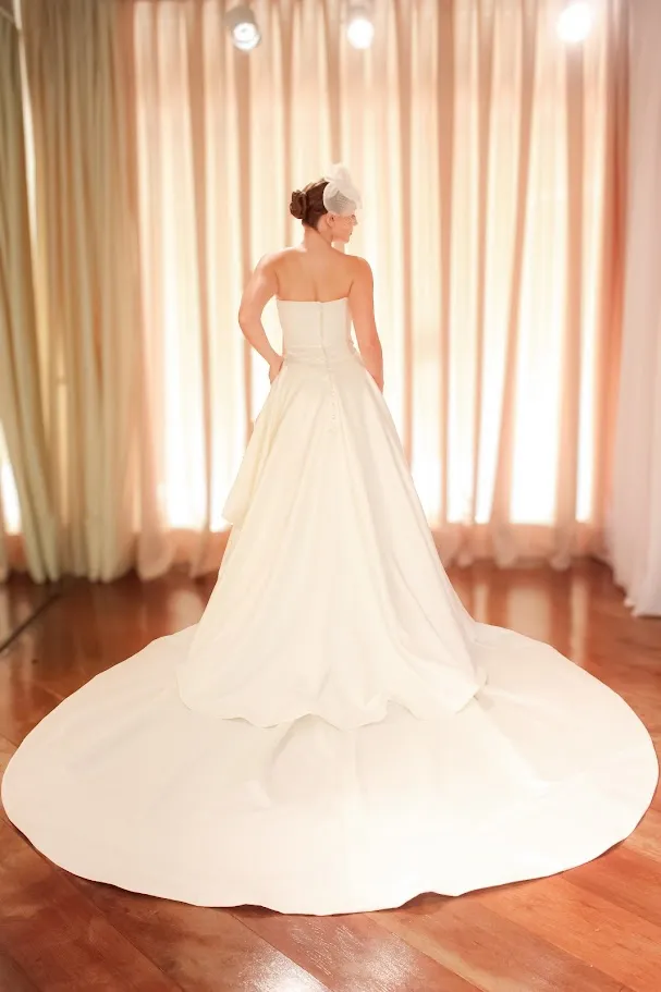 Vestido Tulipa de costas — acervo da Casa