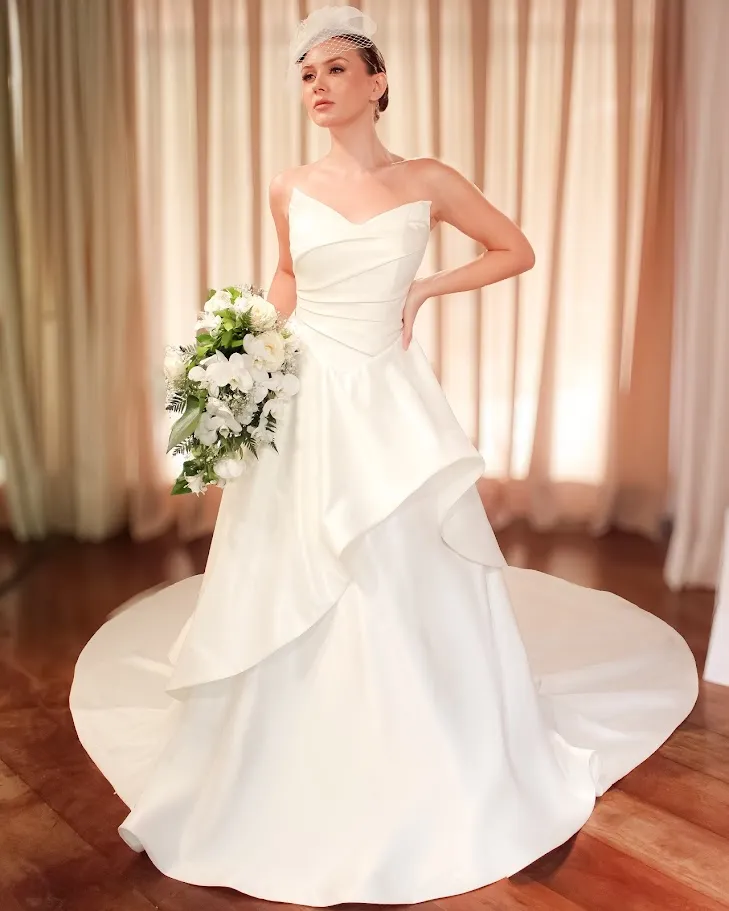 Vestido Tulipa — corpete drapeado, luz lateral