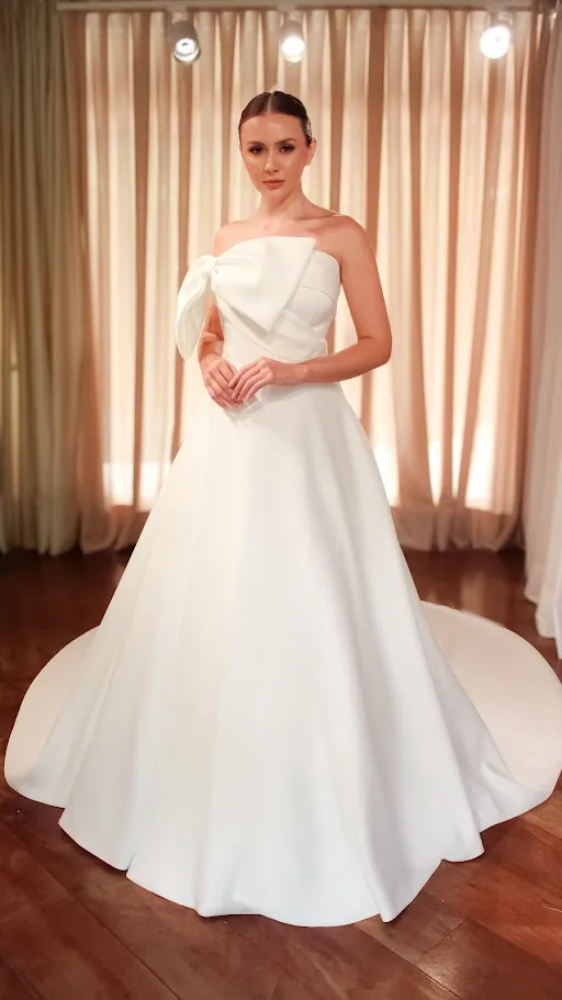 Vestido Wisteria — laço estruturado assimétrico